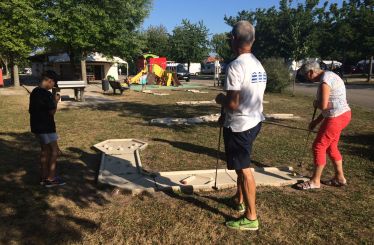 Du mini golf au camping